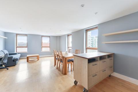 24 The Oaks Square, Epsom, KT19 8AR