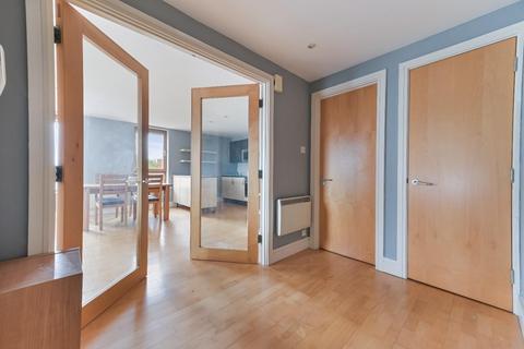 24 The Oaks Square, Epsom, KT19 8AR