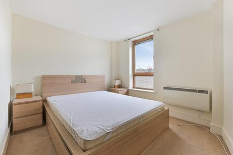 24 The Oaks Square, Epsom, KT19 8AR
