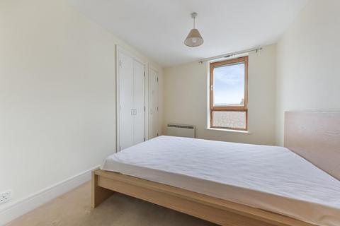 24 The Oaks Square, Epsom, KT19 8AR
