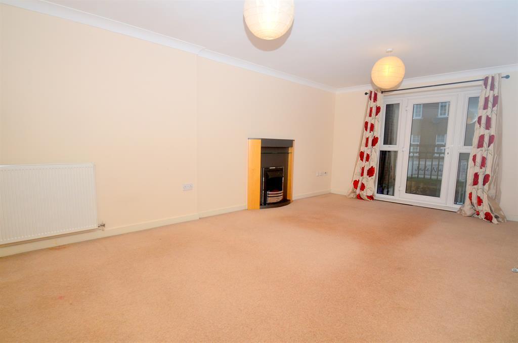 Upper High Street, Epsom KT17 2 bed flat for sale £275,000