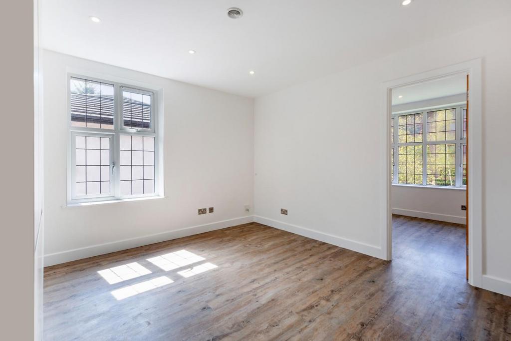 MISTLEY COURT 9 -21.jpg