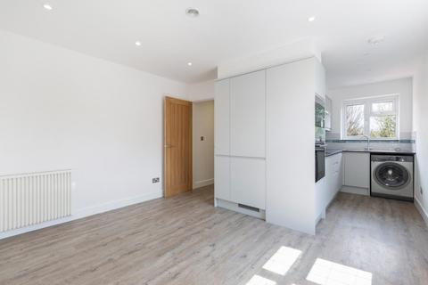 1 bedroom flat for sale - Ashley Road, Epsom KT18