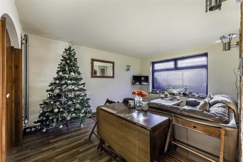 42 Cumberland Close, Epsom, KT19 9JP