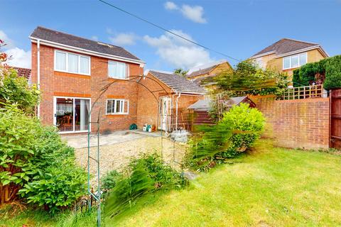 3 bedroom link detached house for sale, Cornwall Grove, Bletchley, Milton Keynes