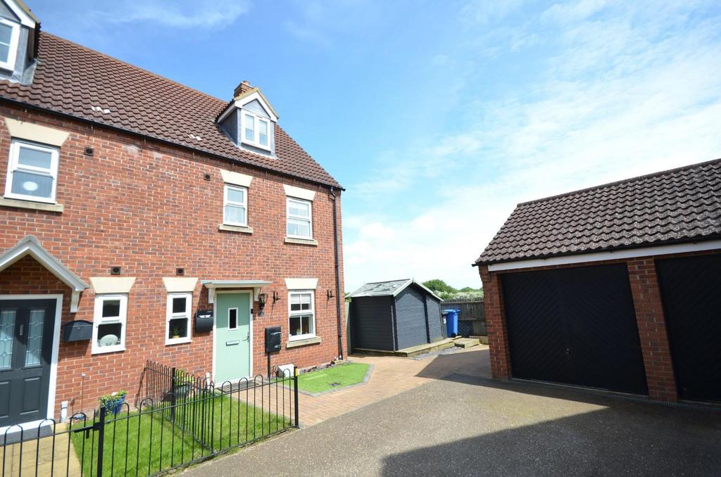 The Ride, The Grange, Desborough... 4 bed semidetached house £310,000
