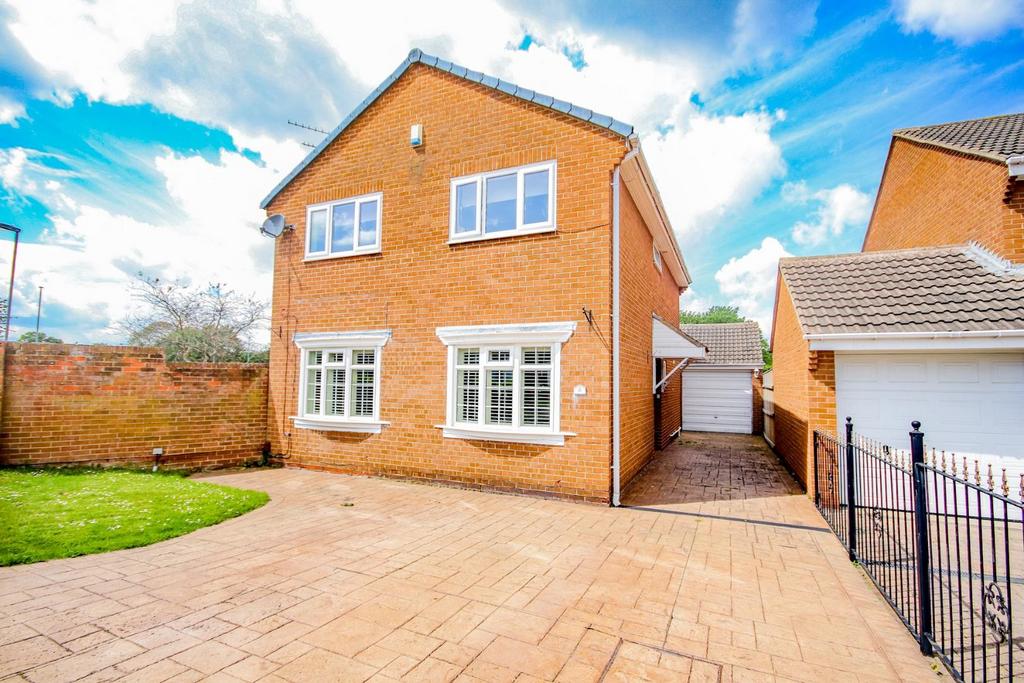 Erica Grove, Marton Manor, Middlesbrough, TS7 8RY 4 bed detached house