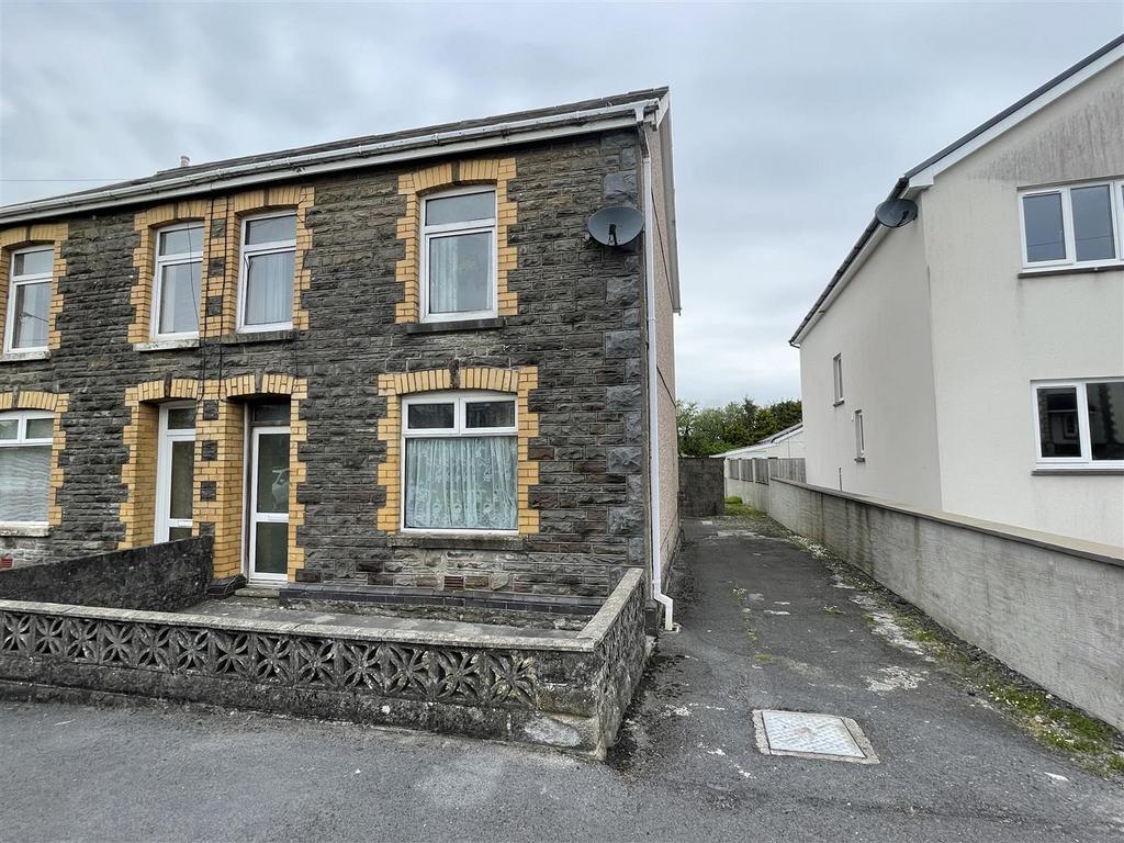 Heol Rhosybonwen, Cross Hands, Llanelli 3 bed semidetached house for sale £119,000