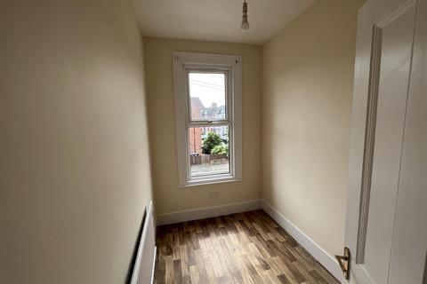 3 bedroom property to rent, Watton Road, Nw2 6PU