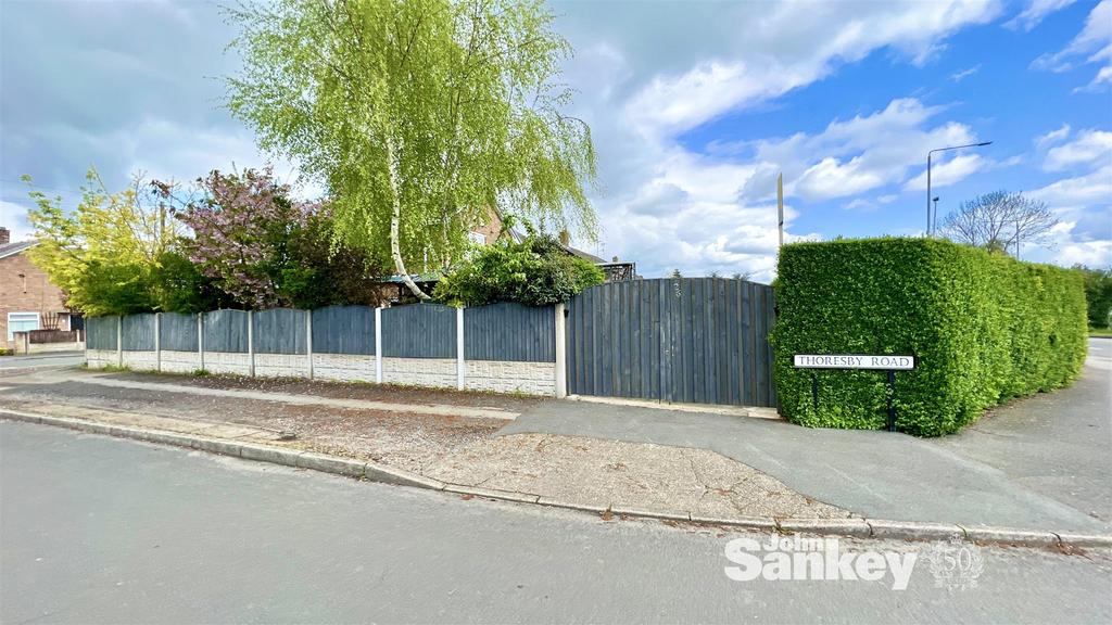 Thoresby Road, Rainworth, Mansfield 3 bed semidetached house for sale