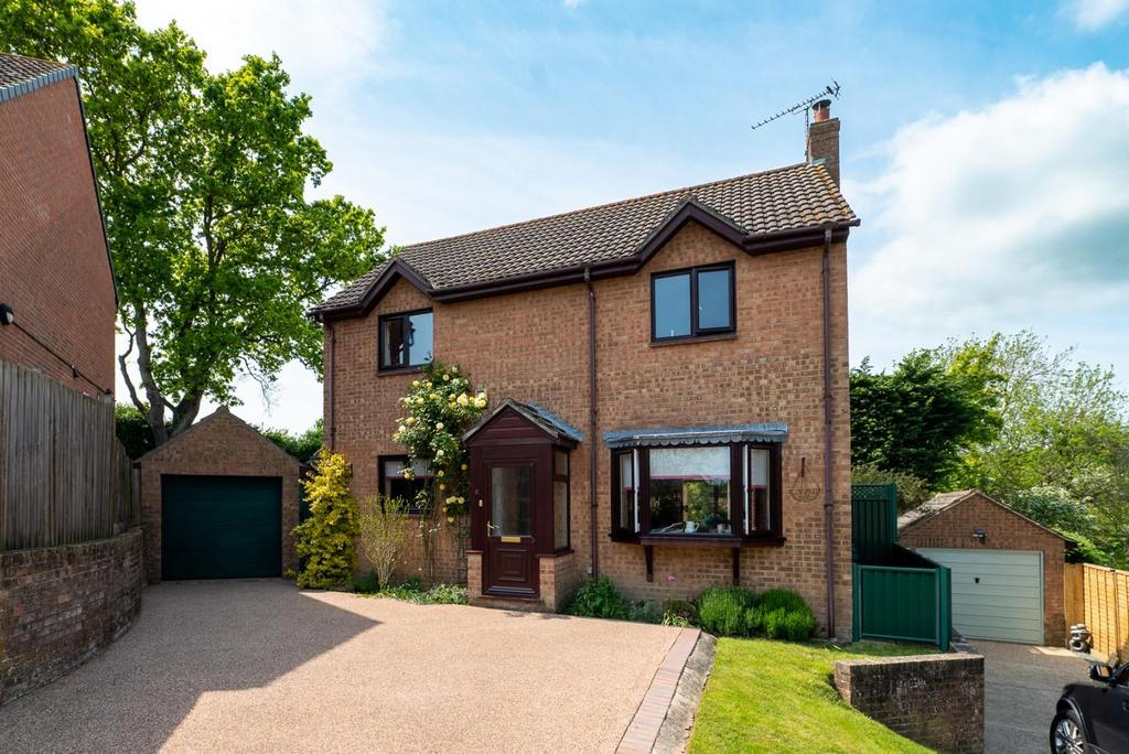 Hornbeam Close, Newport 3 bed detached house for sale £420,000