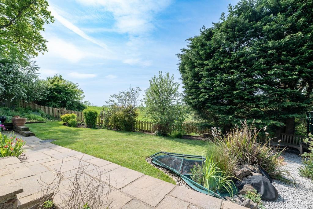 Hornbeam Close, Newport 3 bed detached house for sale £420,000