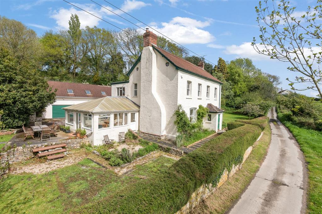 Smallridge, Axminster 7 bed detached house £800,000
