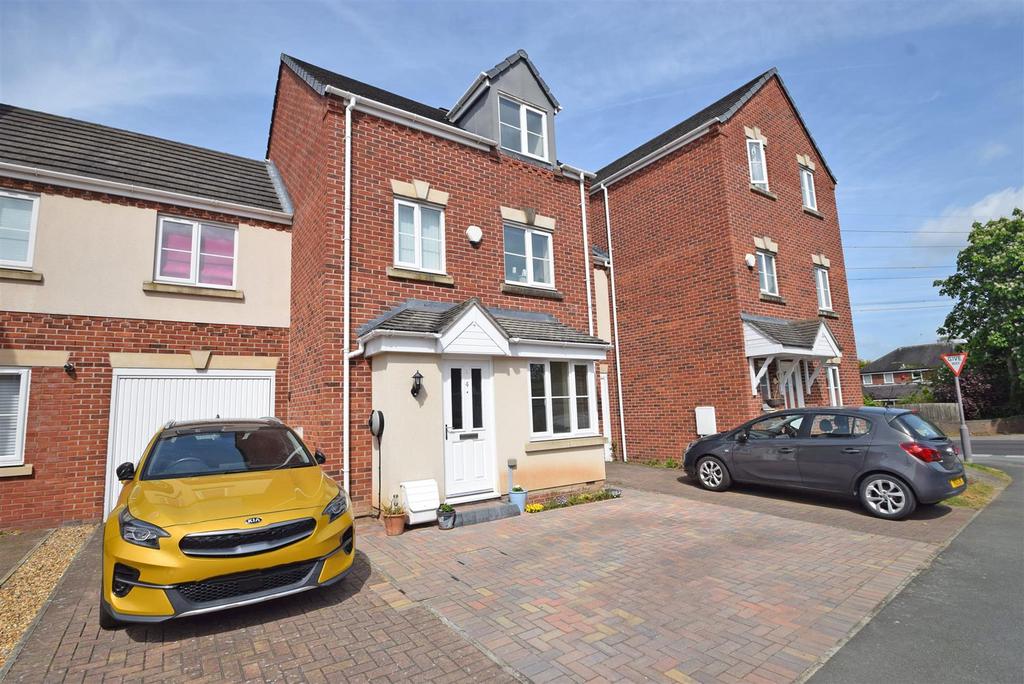 Mayfield Close, Battlefield, Shrewsbury 4 bed townhouse for sale £315,000