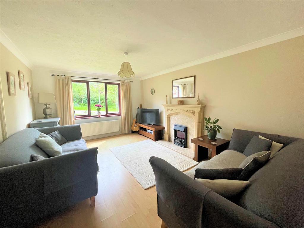 Heather Close, Tavistock 4 bed detached house for sale £425,000