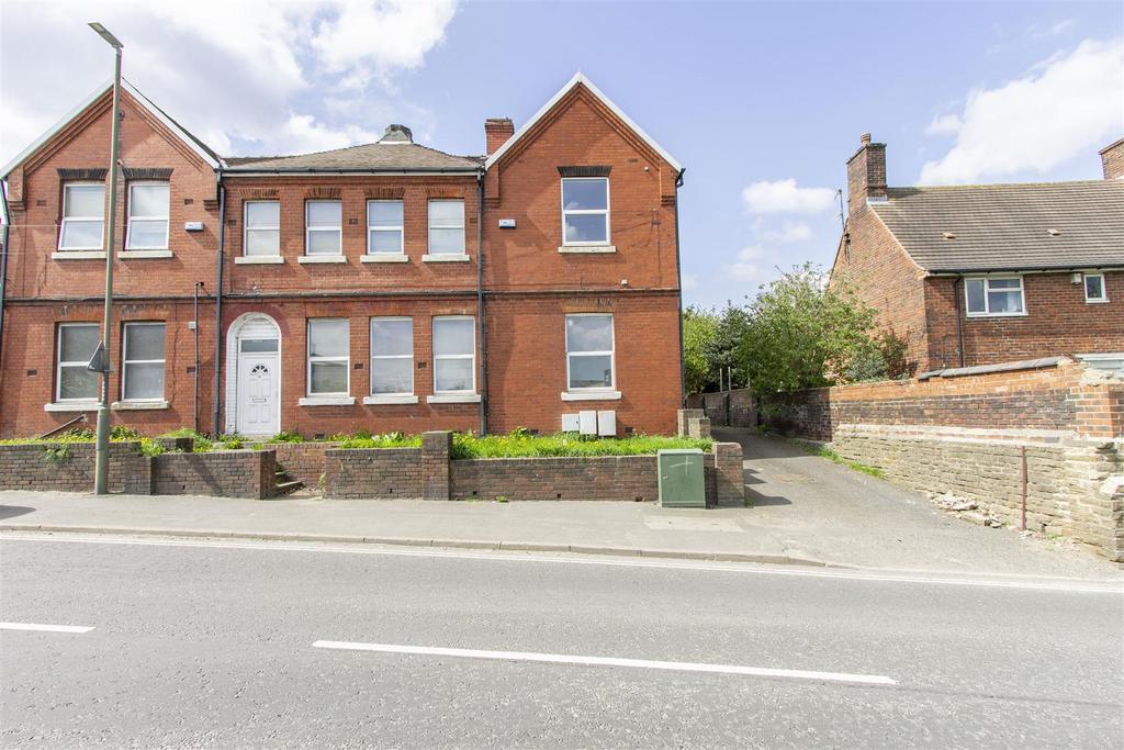 Inkersall Road, Staveley, Chesterfield 3 bed semidetached house for