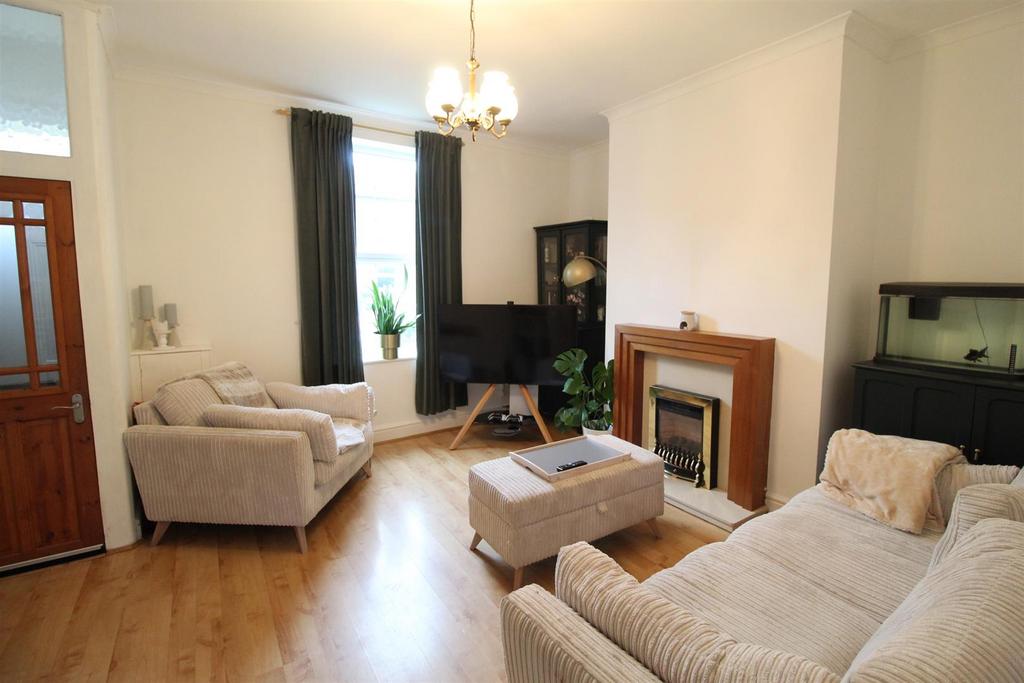 Lambgates, Hadfield, Glossop 3 bed terraced house for sale £215,000