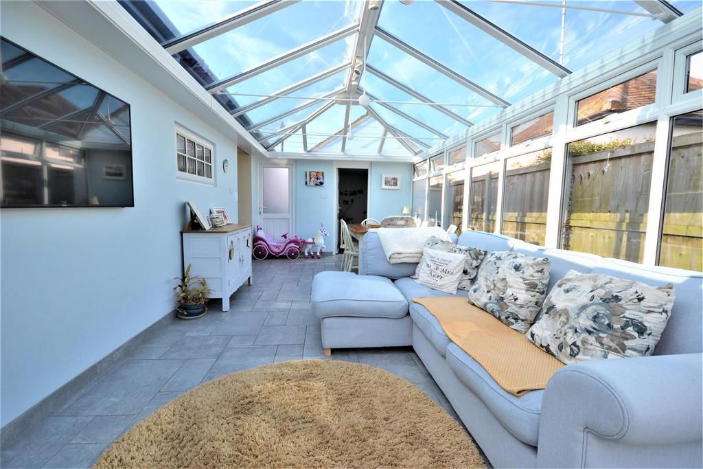 St. Marys Road, BurnhamOnCrouch 3 bed bungalow for sale £515,000