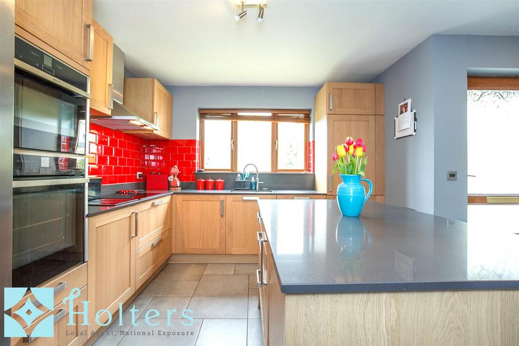 Tenbury Road, Clee Hill, Ludlow 3 bed detached house for sale £295,000