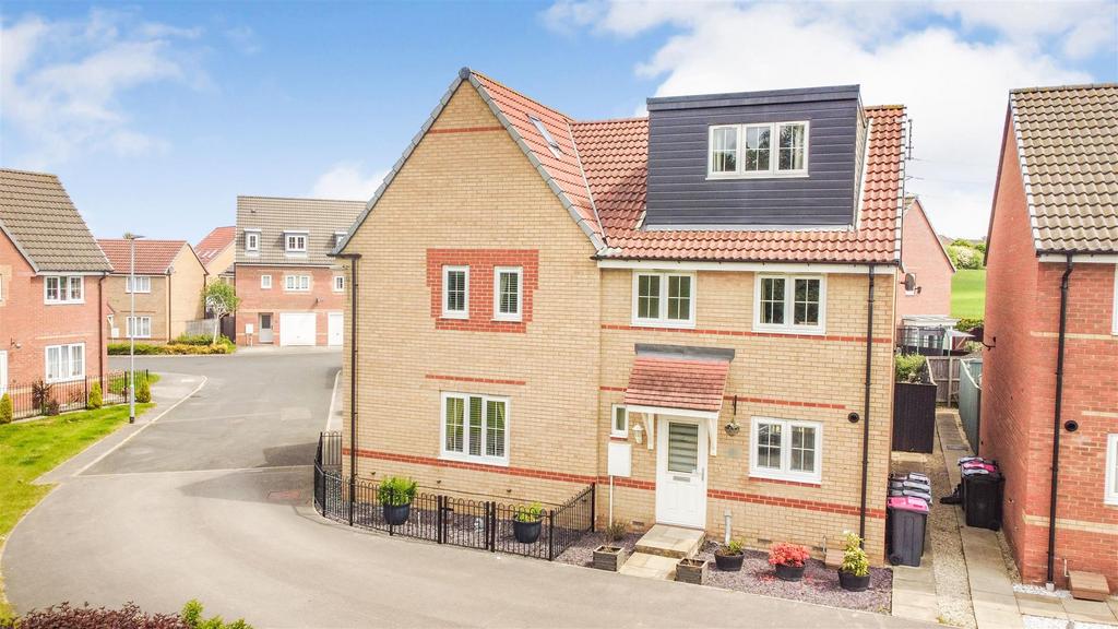 Fryston Court, Brampton Bierlow, Rotherham 4 bed semidetached house
