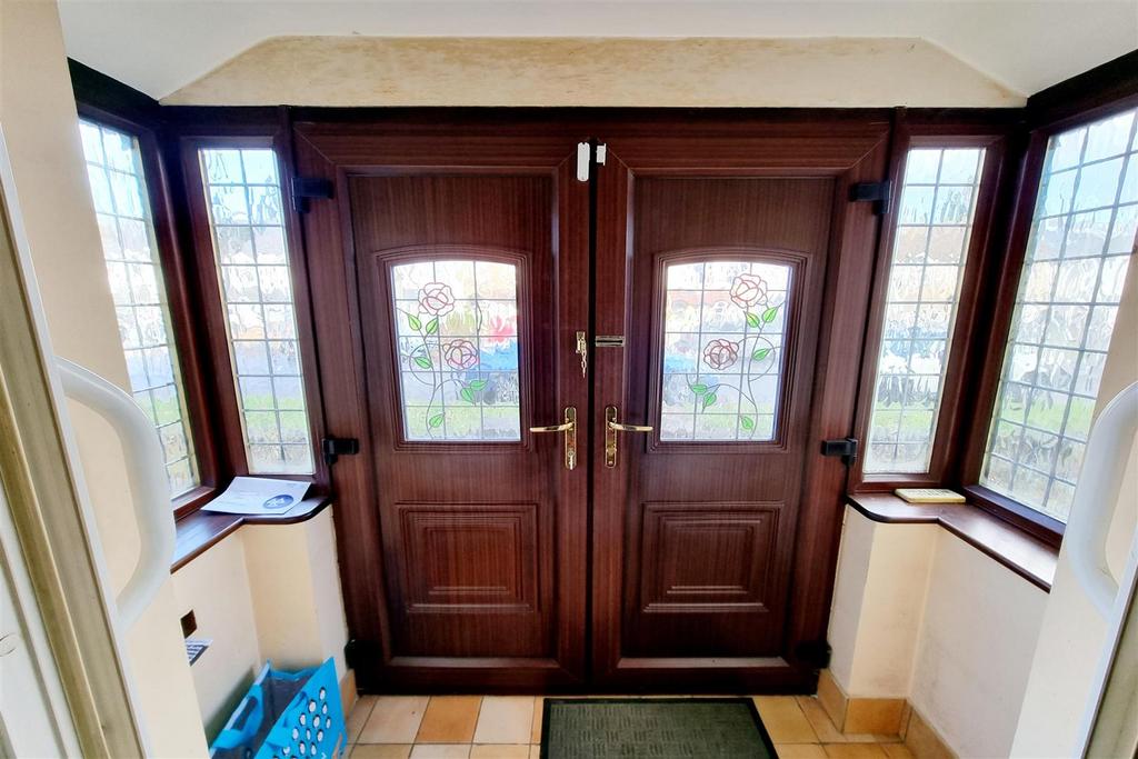 ENTRANCE PORCH &amp; ENTRANCE HALL: