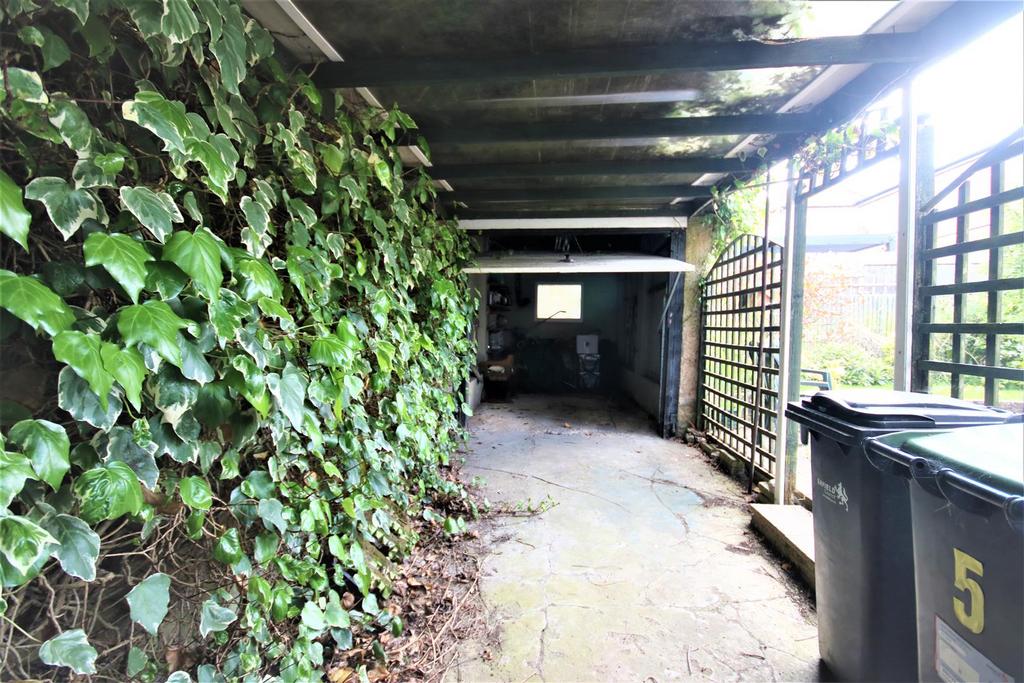 GARAGE &amp; CARPORT WITH OWN DRIVE: