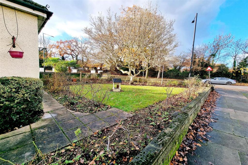 Front garden: pic. 1