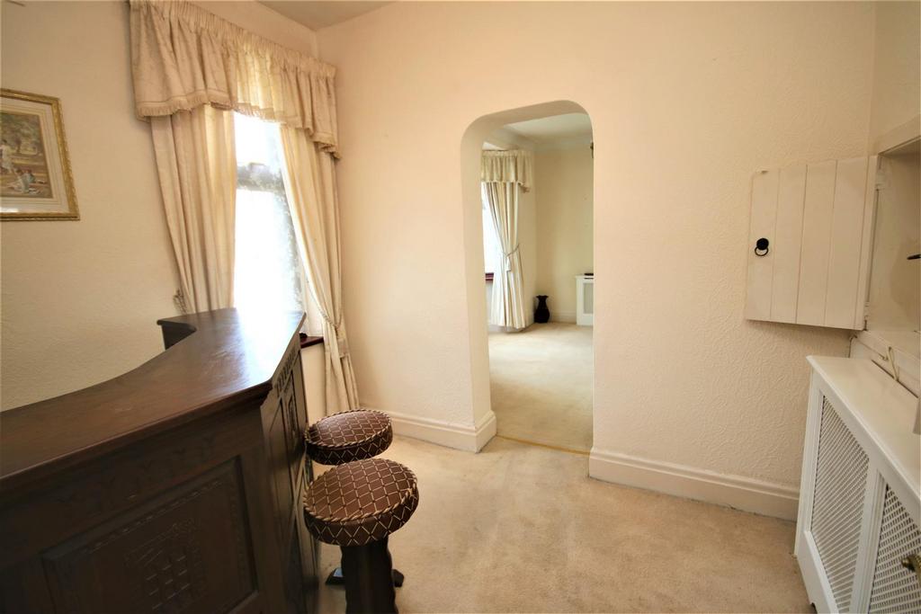 Bar room/study: