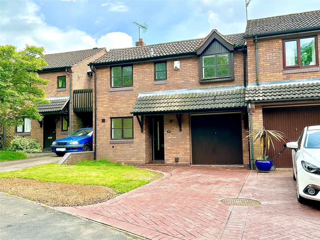 Foxholes Lane, Callow Hill, Redditch 2 bed terraced house for sale £