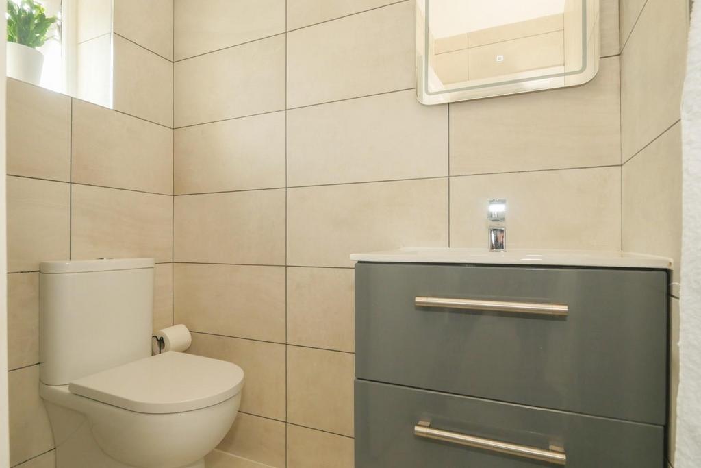 Bedroom one en suite