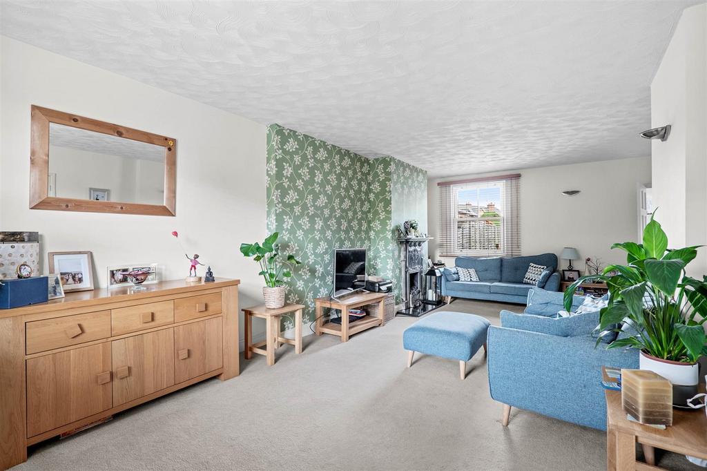 Willersey Road, Badsey 2 bed terraced house £255,000