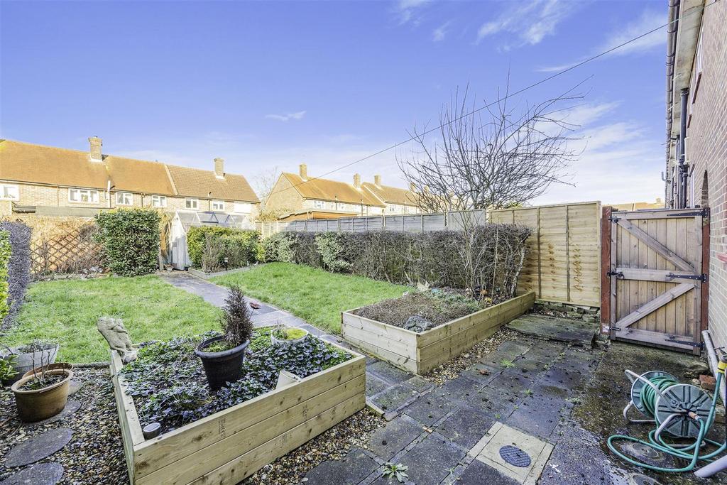 Taynton Drive, Merstham RH1 3 bed terraced house £360,000