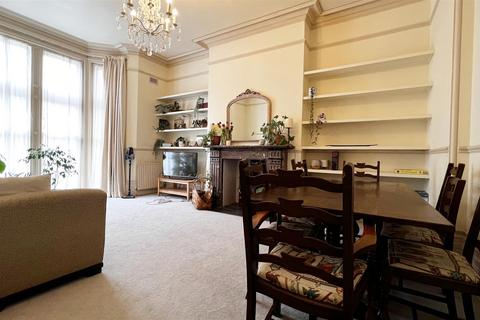 Flat 2, 17 Dane Road, St Leonards-on-sea, TN38 0QN