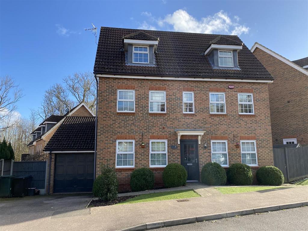 Sweet Bay Crescent, Ashford 5 bed house £599,995