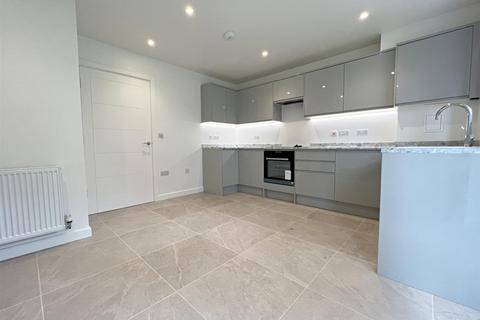 2 bedroom end of terrace house for sale - Leighton Road, Enfield