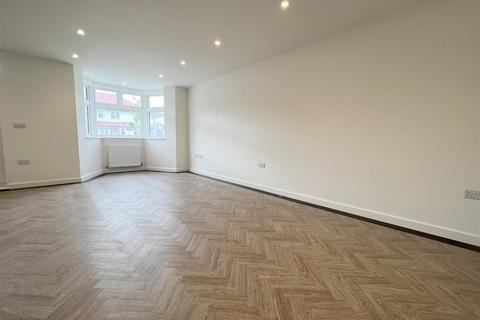 2 bedroom end of terrace house for sale - Leighton Road, Enfield