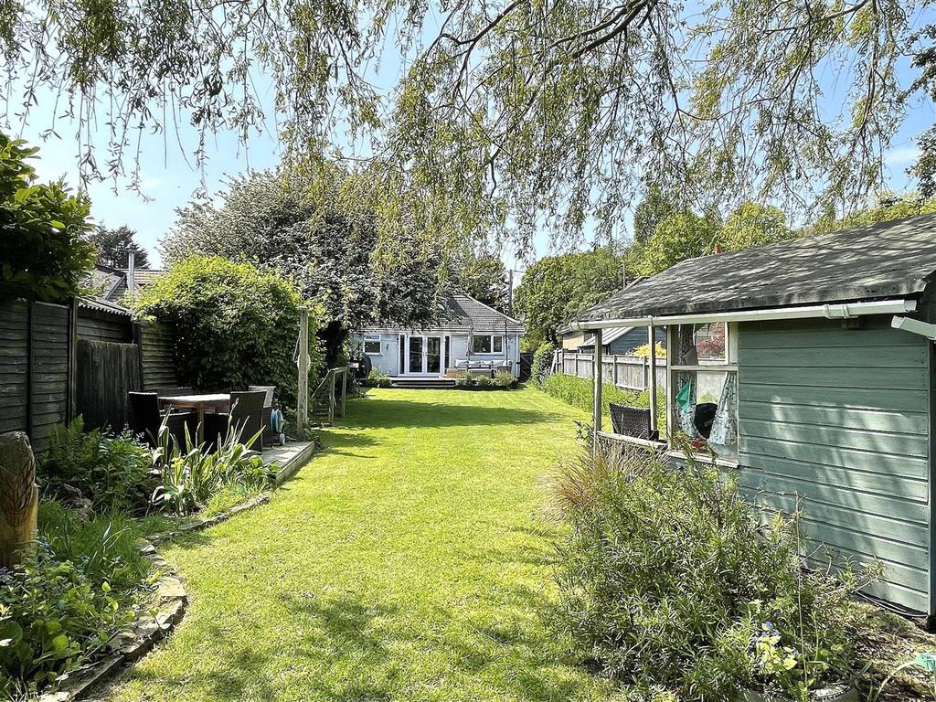 Gorleston Road, Oulton, Lowestoft 3 bed semidetached house £275,000