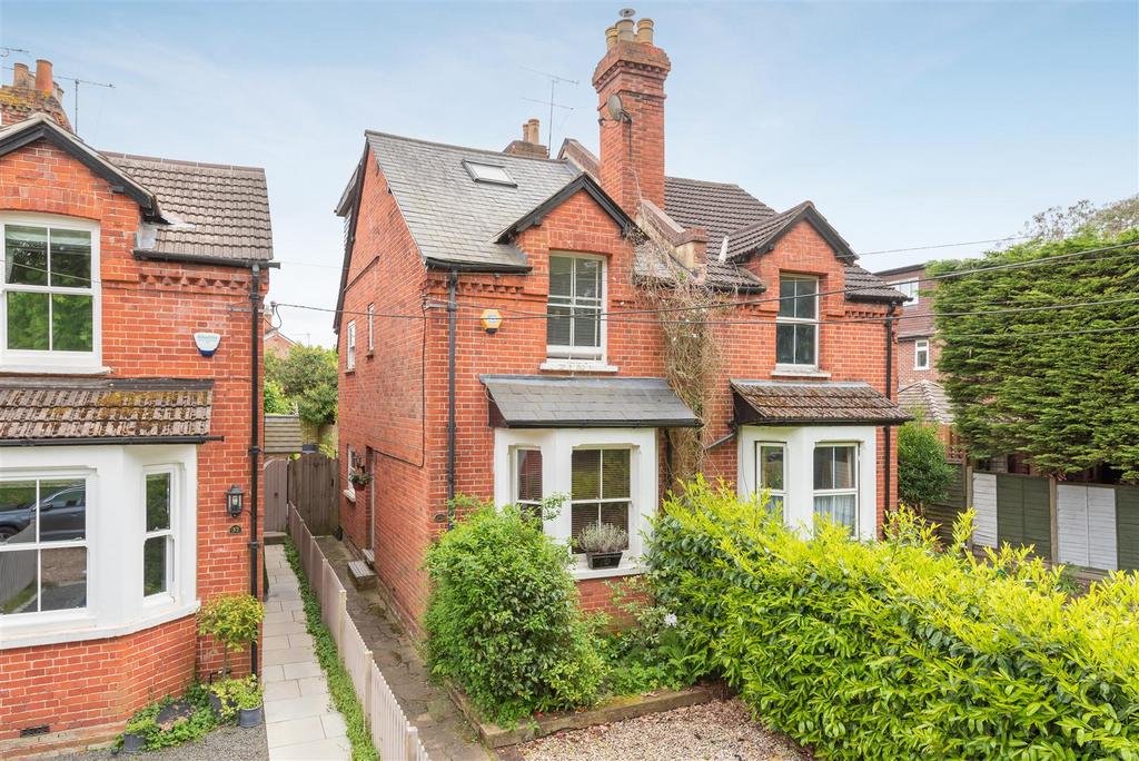 Oliver Road, South Ascot 3 bed semidetached house for sale £650,000