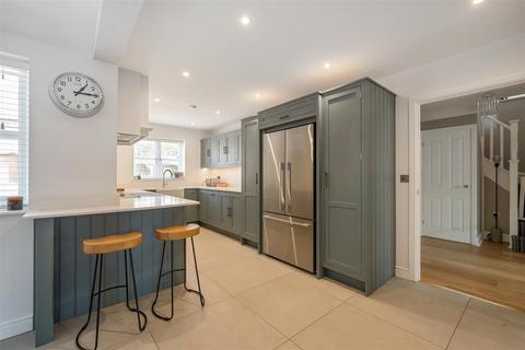 Silverwood Weycombe Road, Haslemere, GU27 1EL