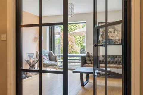 Silverwood Weycombe Road, Haslemere, GU27 1EL