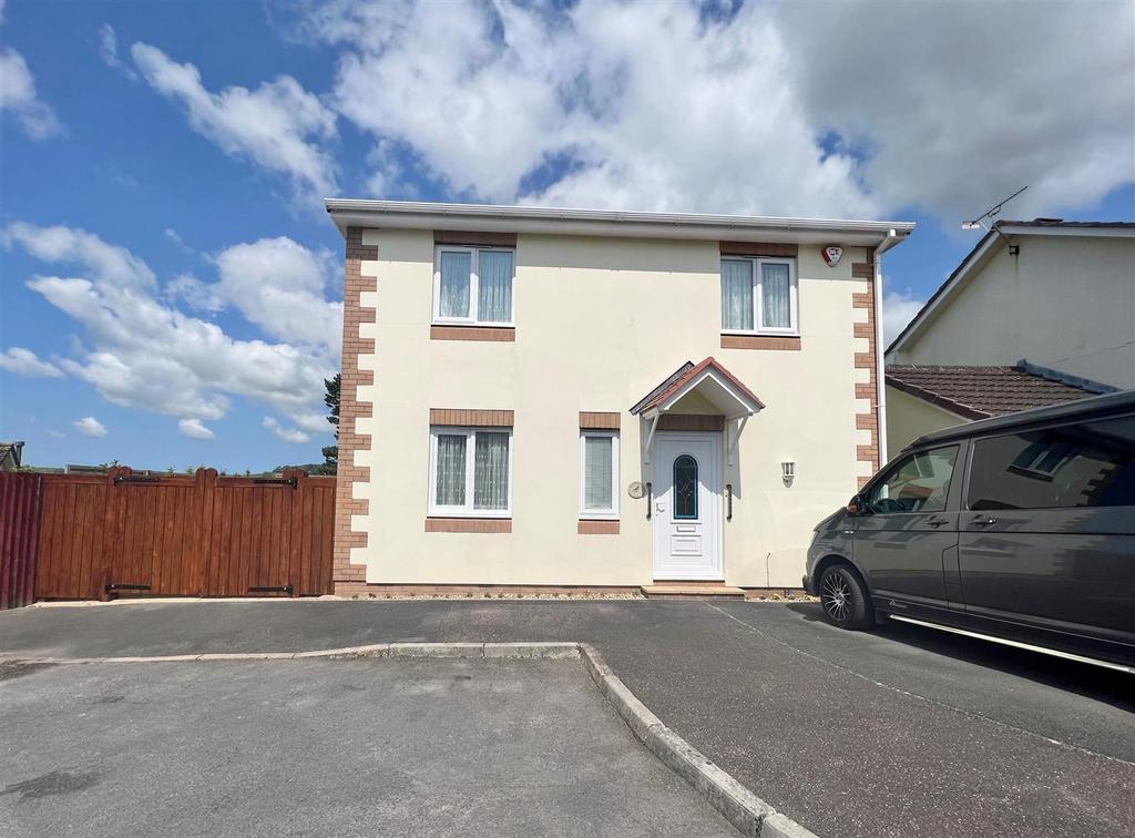 Grieg Drive, Barnstaple 3 bed detached house for sale £339,500
