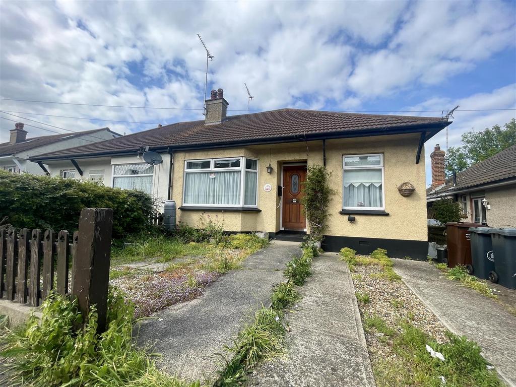 Church Road, Hadleigh, Benfleet 2 bed semidetached bungalow for sale