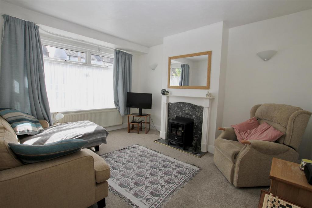 Church Road, Hadleigh, Benfleet 2 bed semidetached bungalow for sale