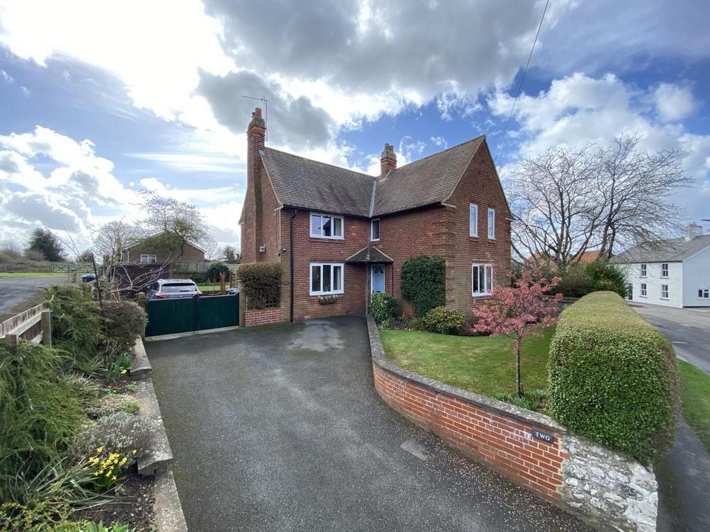 Bedale Road, Aiskew, Bedale 3 bed detached house for sale £475,000