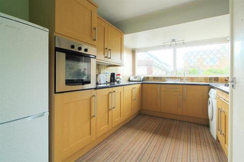 2 bedroom semi-detached bungalow for sale - Sycamore Court, Highburton, Huddersfield, HD8 OTD