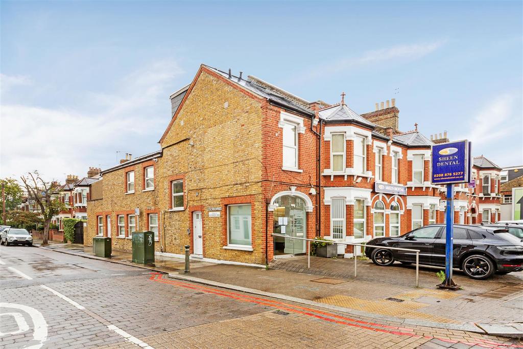 Upper Richmond Road West, East Sheen, SW14 2 bed flat to rent £1,850