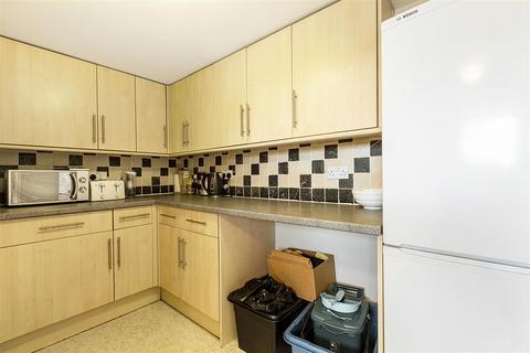 2 bedroom flat to rent, Upper Richmond Road West, East Sheen, SW14