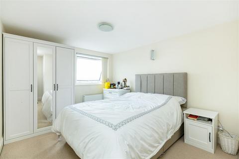 2 bedroom flat to rent, Upper Richmond Road West, East Sheen, SW14