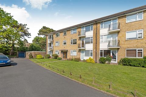 35 Embassy Gardens, Beckenham, BR3 1HF