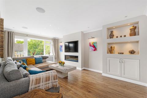 35 Embassy Gardens, Beckenham, BR3 1HF